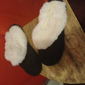 Cozy Black and Cream Women's Slippers